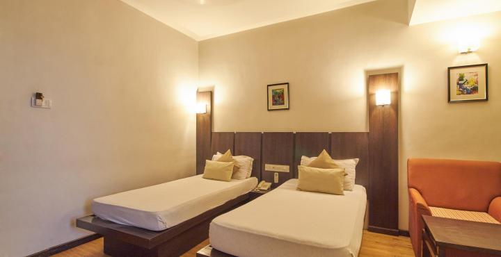 Hotel Pinnacle Ahmedabad Exterior foto