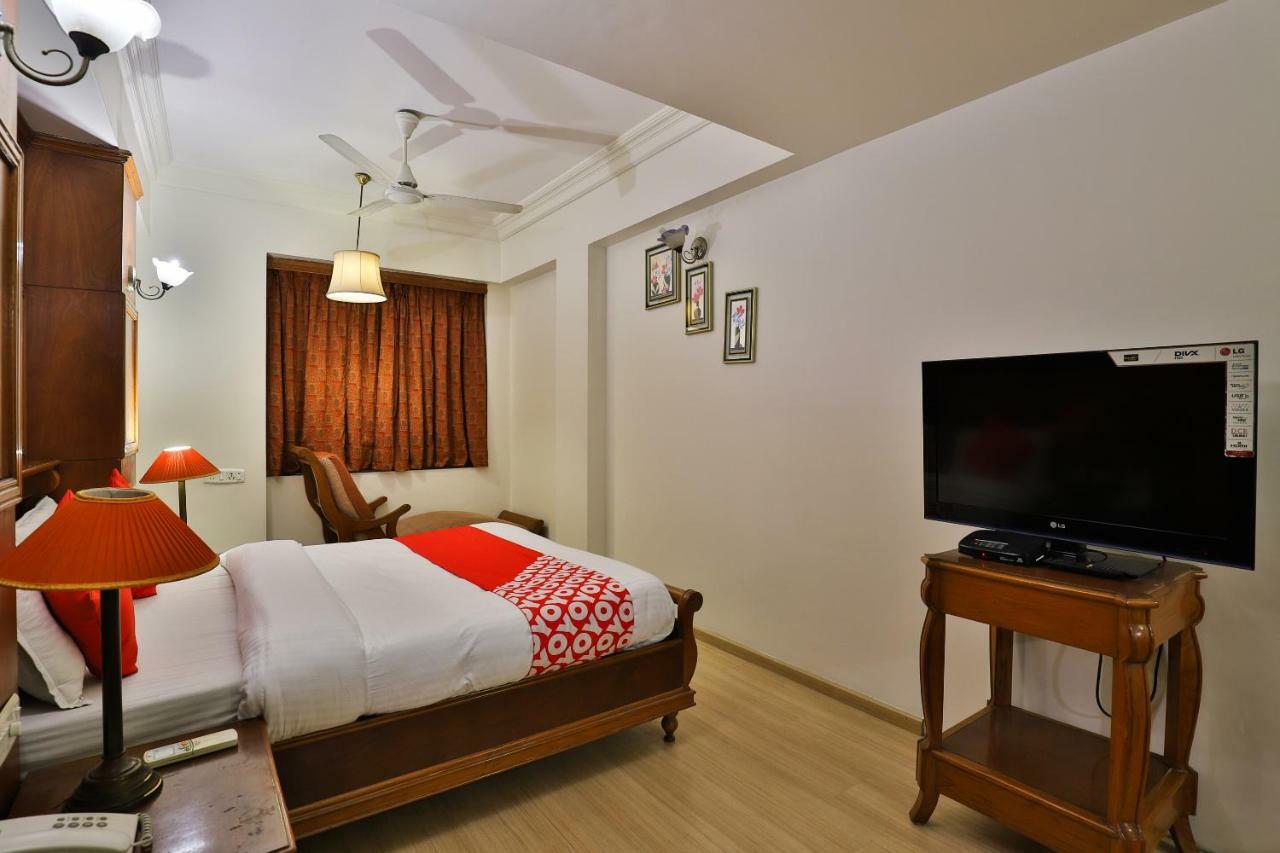 Hotel Pinnacle Ahmedabad Exterior foto
