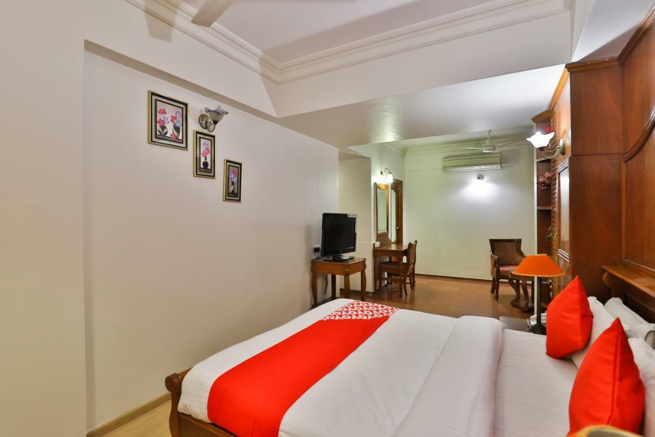 Hotel Pinnacle Ahmedabad Exterior foto